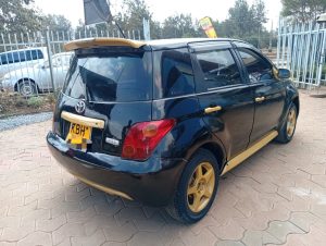 TOYOTA IST