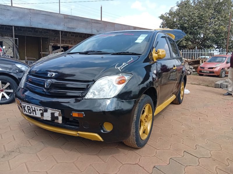 TOYOTA IST
